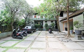 Reddoorz Near Solo Balapan Station 2